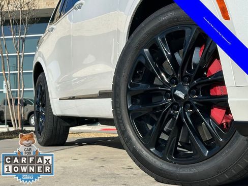 Used 2023 Cadillac XT6 Sport w/ LPO, ONYX Package image 18