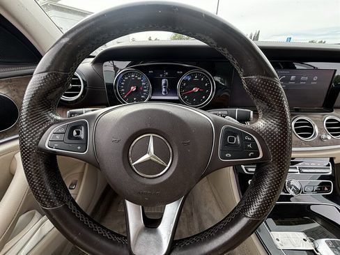 Used 2017 Mercedes-Benz E 300 image 24