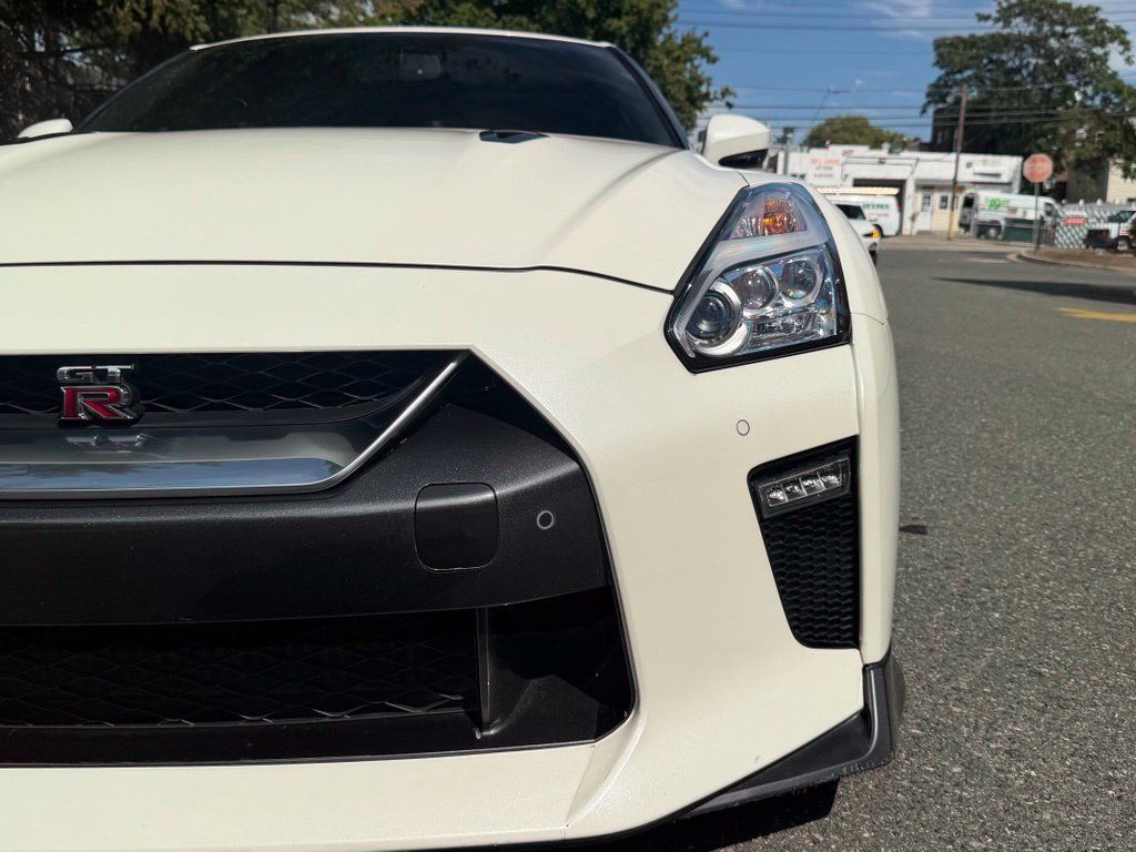 Used 2019 Nissan GT-R Premium w/ Premium Interior Package AWD/4WD image 14