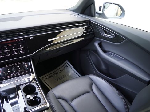 Used 2019 Audi Q8 Premium w/ Convenience Package AWD/4WD image 22