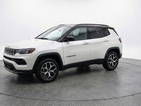 Used 2025 Jeep Compass Limited AWD/4WD image 3