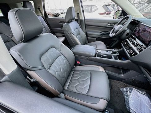 New 2026 Nissan Pathfinder Platinum AWD/4WD image 26