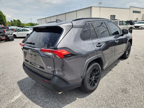 Used 2021 Toyota RAV4 XLE FWD image 4