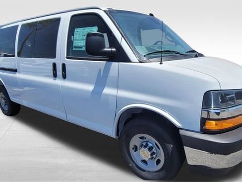 New 2026 Chevrolet Express 3500 LT w/ LT Preferred Equipment Group RWD image 7