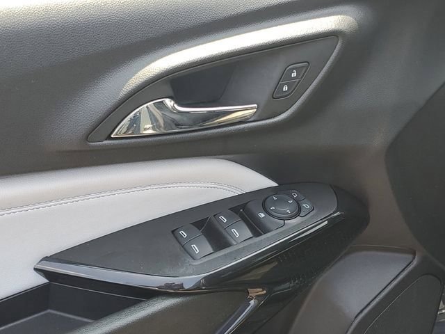 Used 2025 Chevrolet Trax LT FWD image 8