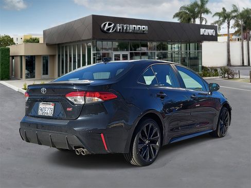 Used 2024 Toyota Corolla SE image 3