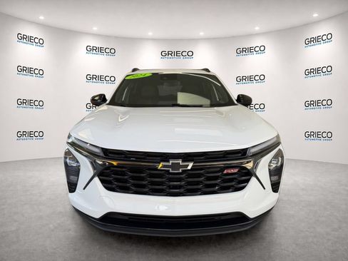 Certified 2024 Chevrolet Trax RS w/ Sunroof Package FWD image 2