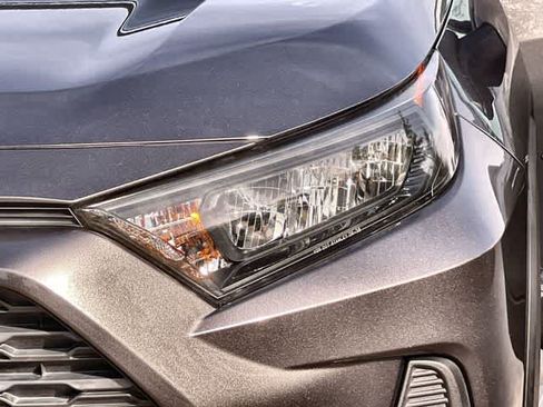 Used 2021 Toyota RAV4 LE w/ Carpet Mat Package (TMS) FWD image 24