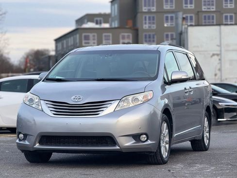 Used 2013 Toyota Sienna Limited image 39