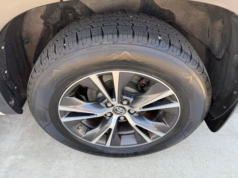 Used 2018 Toyota Highlander LE image 8