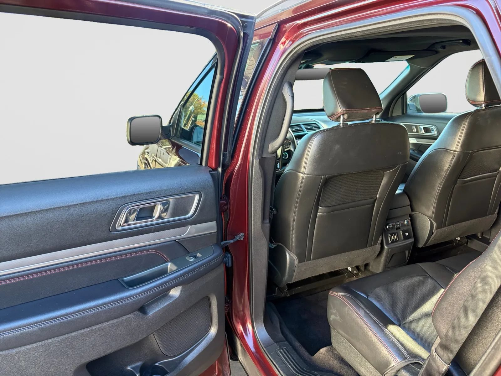 Used 2018 Ford Explorer Sport w/ Equipment Group 401A AWD/4WD image 14