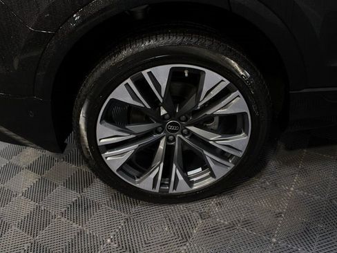 New 2025 Audi Q8 Premium image 27