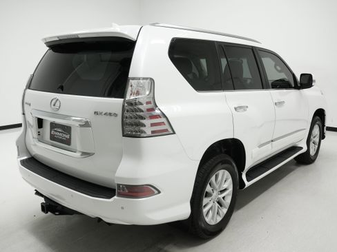 Used 2016 Lexus GX 460 w/ Premium Package image 4