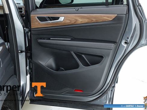 Used 2024 Volkswagen Atlas SE FWD image 31