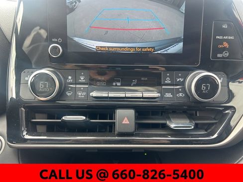 Used 2024 Toyota Highlander XLE AWD/4WD image 25