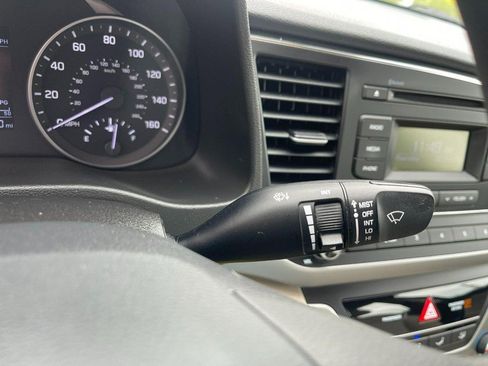 Used 2018 Hyundai Elantra SE FWD image 22