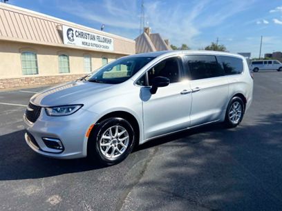 Used 2024 Chrysler Pacifica Touring-L
