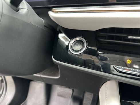 Used 2025 Buick Envision Avenir AWD/4WD image 17