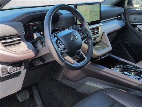 Used 2025 Ford Explorer Platinum w/ LUX Leather Package AWD/4WD image 10