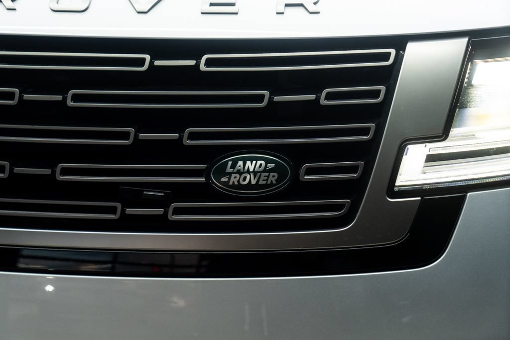 Used 2023 Land Rover Range Rover Long Wheelbase SE AWD/4WD image 6