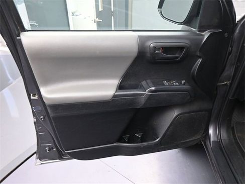 Used 2022 Toyota Tacoma SR image 40