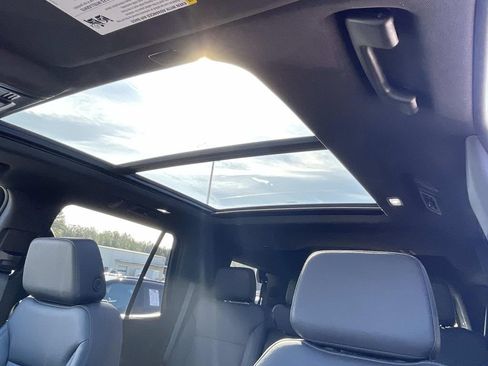 Used 2023 Chevrolet Tahoe Z71 w/ Luxury Package image 22