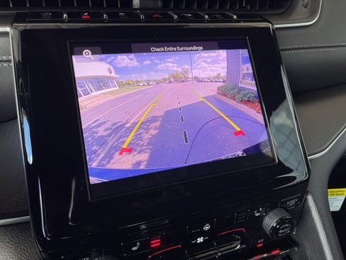 New 2025 Jeep Grand Cherokee Altitude image 4