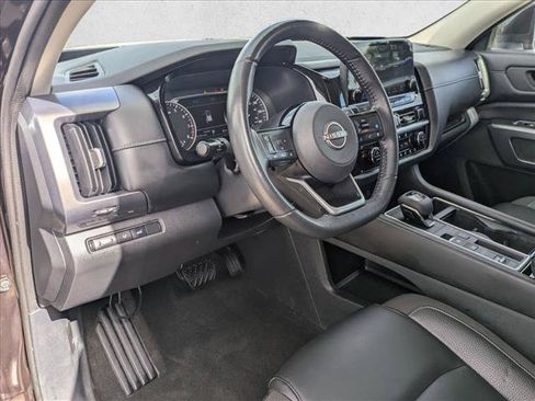 Used 2022 Nissan Pathfinder SL w/ Lighting Package (N92) FWD image 8