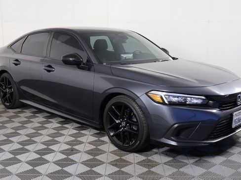 Used 2023 Honda Civic Sport image 3