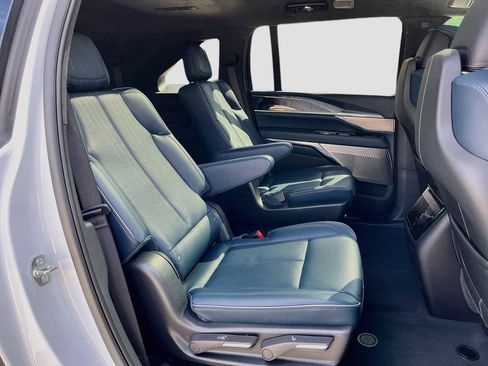 Used 2025 Cadillac Escalade IQ Luxury 2 w/ LPO, Premium Carpet Package AWD/4WD image 33
