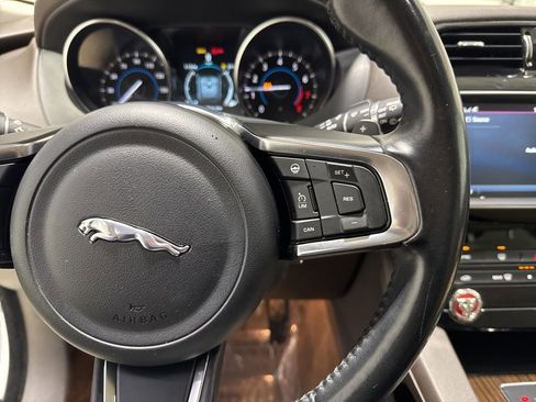 Used 2018 Jaguar F-PACE Prestige image 26