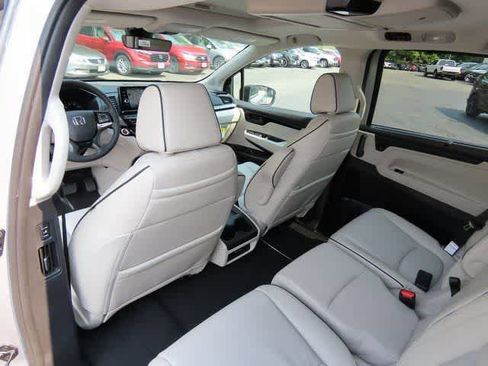 New 2026 Honda Odyssey Touring image 16