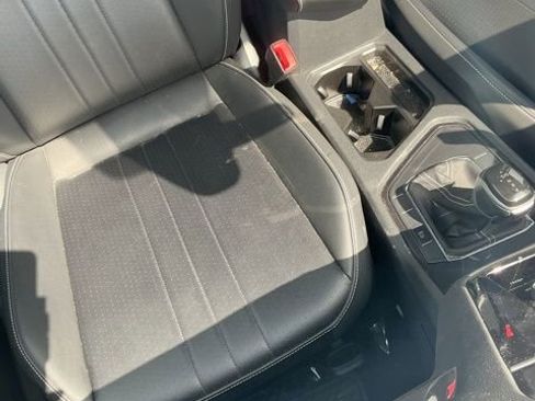 Used 2024 Volkswagen Tiguan SE image 15