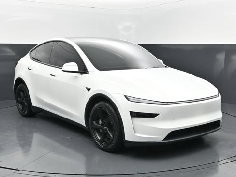 Used 2026 Tesla Model Y AWD image 7