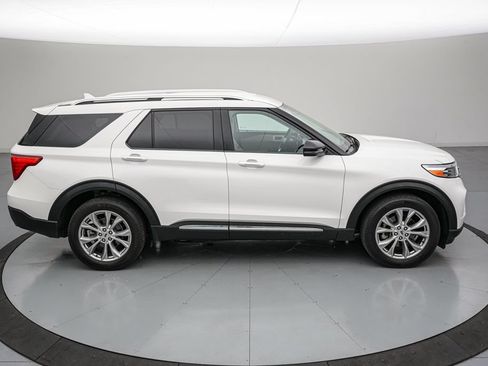 Certified 2024 Ford Explorer Limited w/ Equipment Group 301A AWD/4WD image 3