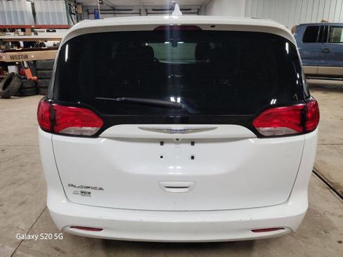 Used 2017 Chrysler Pacifica LX image 9