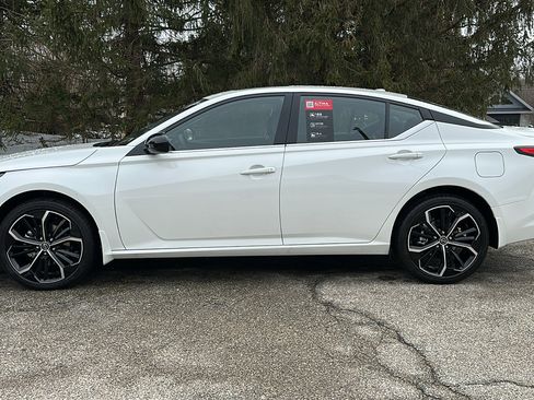 New 2025 Nissan Altima 2.5 SR w/ SR Premium Package image 18