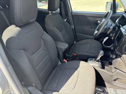 Used 2021 Jeep Renegade Latitude w/ Sun & Sound Group image 16