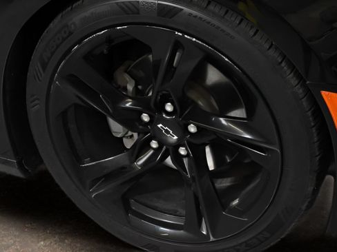 Used 2020 Chevrolet Camaro LT w/ RS Package RWD image 6