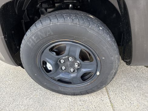Used 2019 Jeep Renegade Sport w/ UConnect 7.0 Group AWD/4WD image 11
