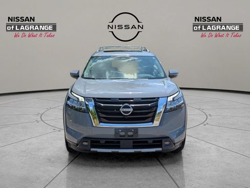 Used 2023 Nissan Pathfinder Platinum w/ Cargo Package AWD/4WD image 2