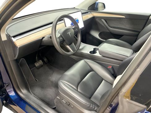 Certified 2023 Tesla Model Y Long Range AWD/4WD image 9