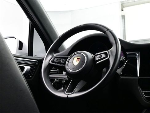 Used 2024 Porsche Macan w/ Premium Plus Package image 21