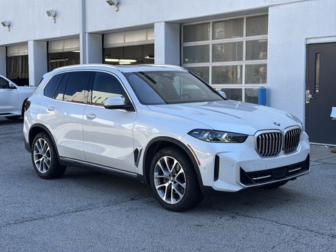 Used 2024 BMW X5 sDrive40i w/ Premium Package RWD image 5
