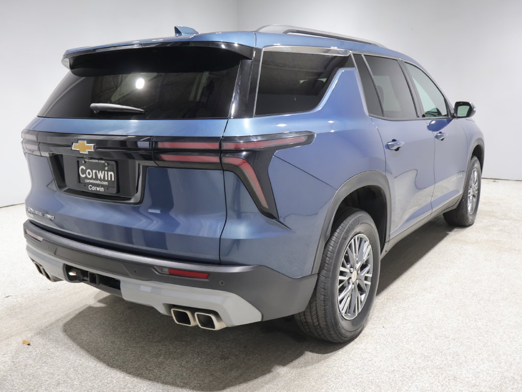 Used 2026 Chevrolet Traverse LT AWD/4WD image 2