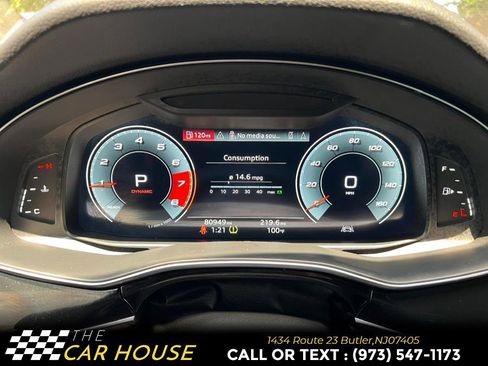 Used 2021 Audi Q8 Premium image 32