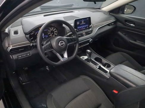 Used 2025 Nissan Altima 2.5 SV image 9