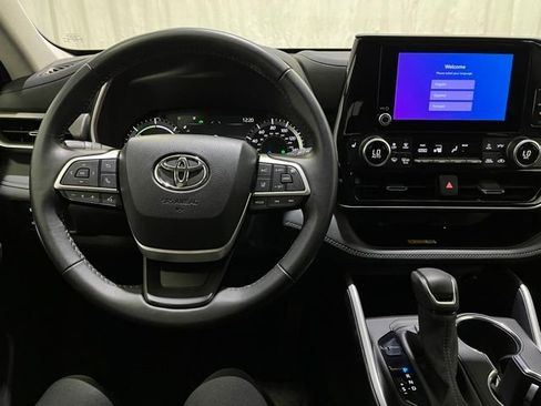 Certified 2024 Toyota Highlander XLE AWD/4WD image 23