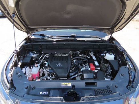 Used 2023 Toyota Highlander XLE image 10