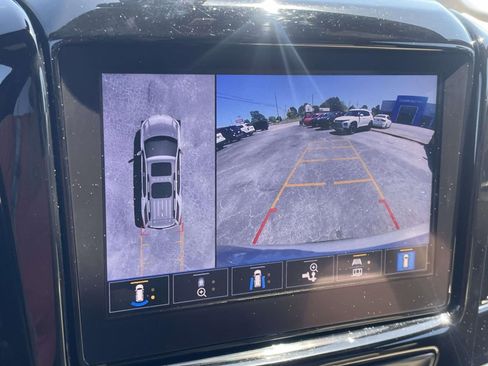 Used 2022 Chevrolet Traverse LT w/ LT Premium Package image 18